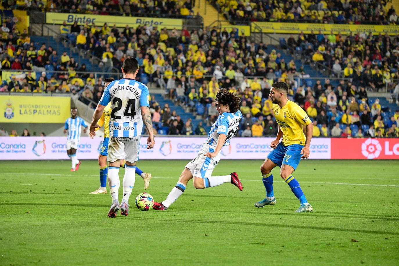 El Málaga logra el empate en Las Palmas en el último suspiro