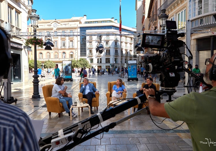 Entrevistados del documental en la calle Larios.