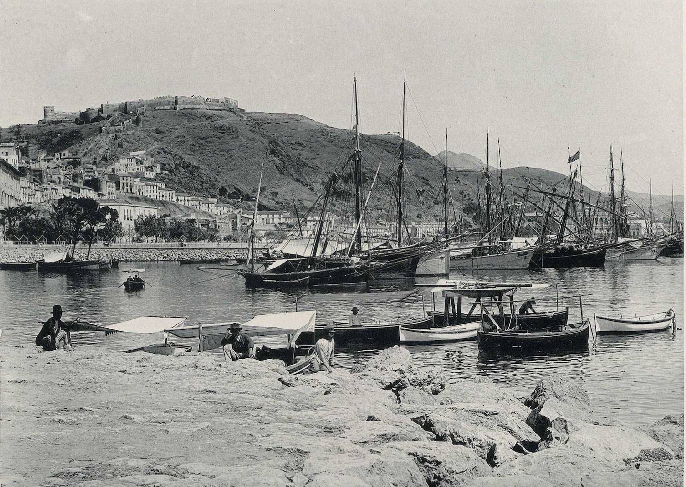 «Vista general del Castillo» (BN). Hauser y Menet (1892).