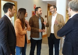 Daniel Pérez junto a José Hila y otros dirigentes socialistas en un encuentro en Málaga.