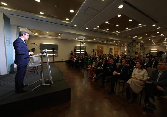 El consejero Jorge Paradela, en el foro 'El futuro de las energías renovables y de la industria en Málaga'