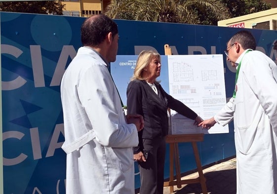 La alcaldesa, Ángeles Muñoz, ha presentado los trabajos junto al concejal de Obras, Diego López, al director del centro de salud, Antonio Ayala, y al coordinador de enfermería, Roberto Ramos.