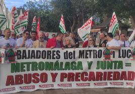 Concentración de trabajadores del metro junto a la estación Atarazanas.