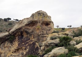 Pareidolia en los abrigos naturales de Álora con pinturas prehistóricas.