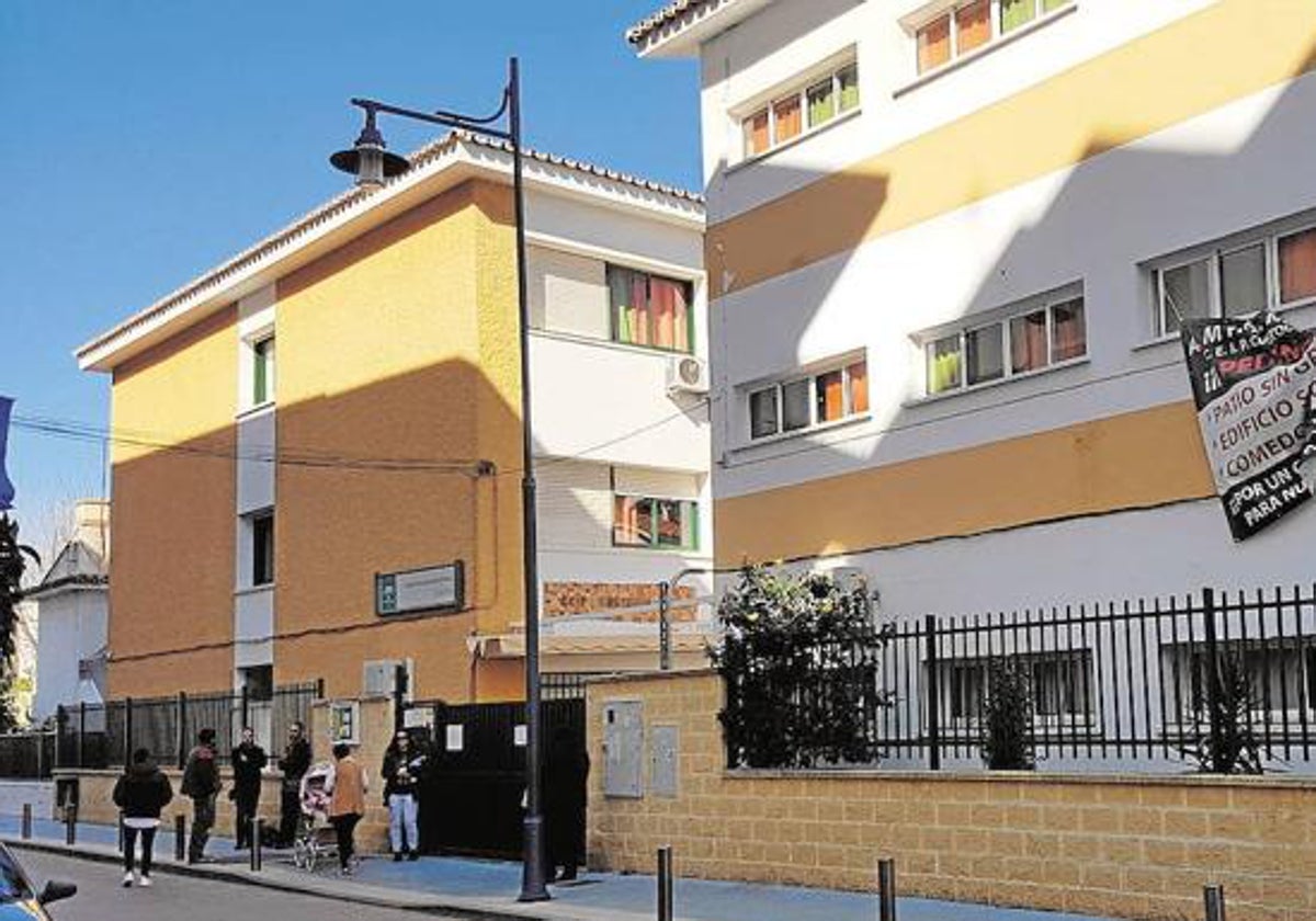 Fachada principal del colegio torreño, en una imagen de archivo.