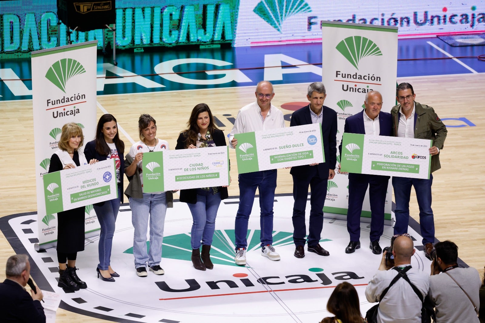 Las fotos del choque entre el Unicaja y el Barcelona