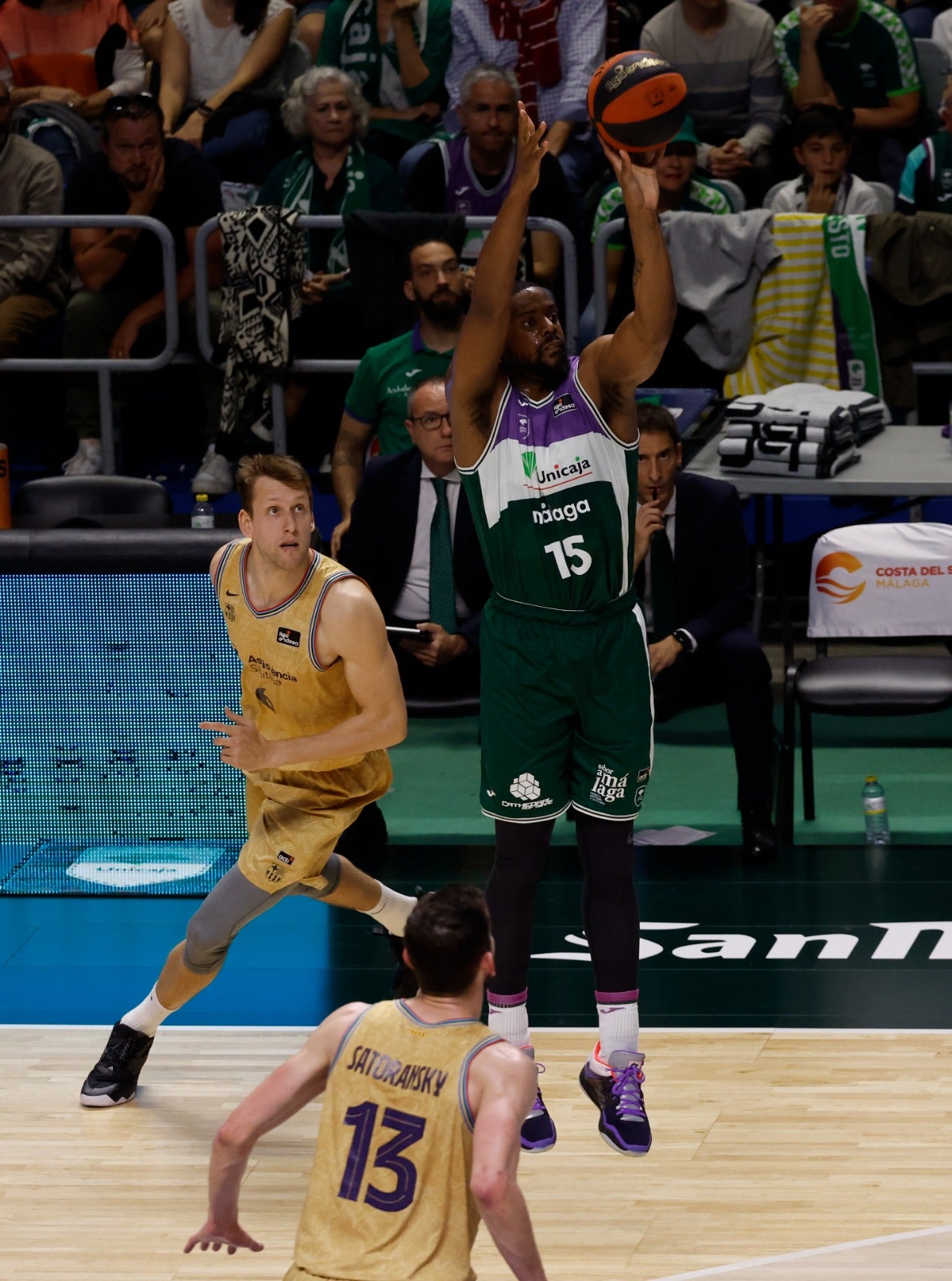 Las fotos del choque entre el Unicaja y el Barcelona