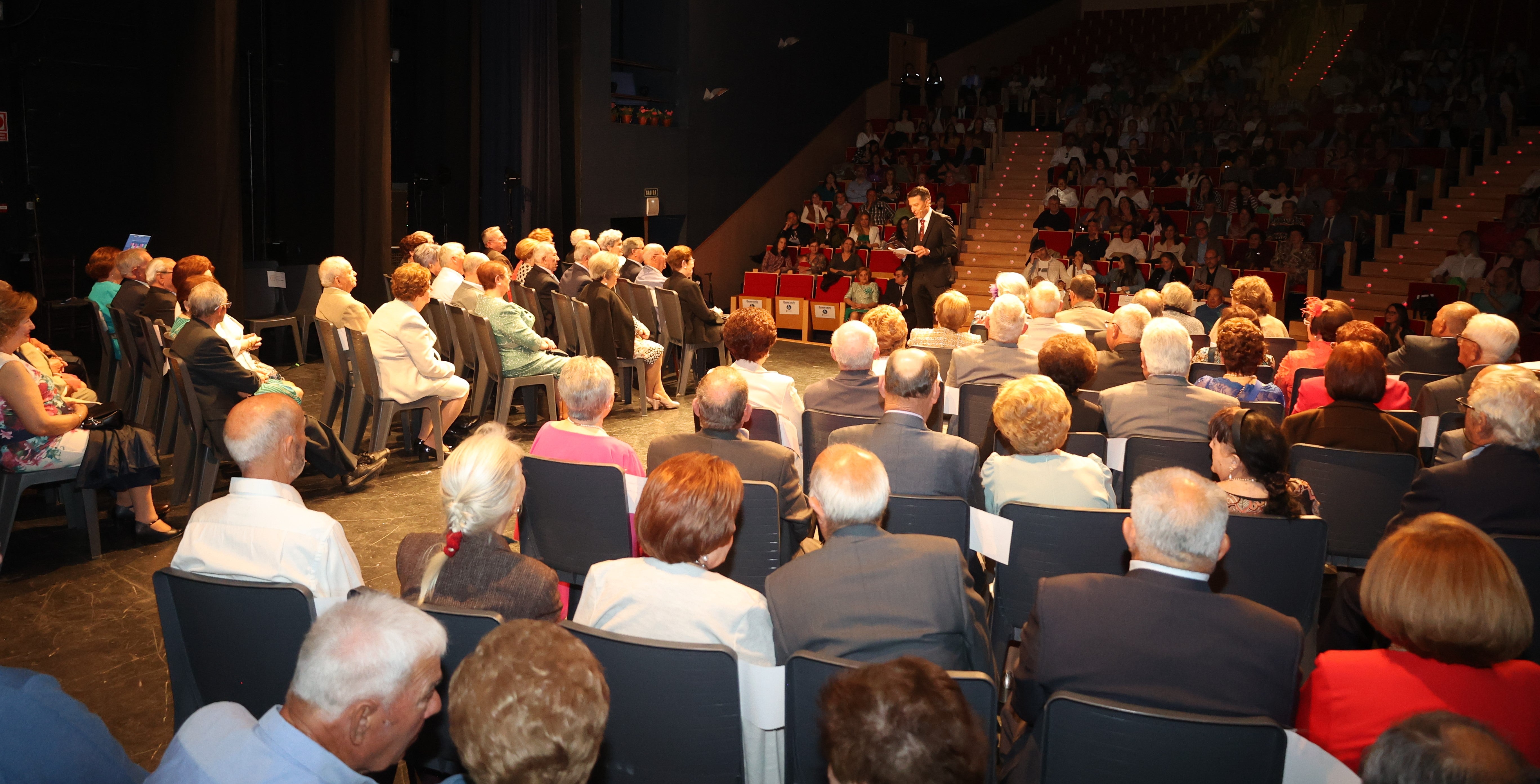 50 parejas de Torrox celebran sus bodas de oro