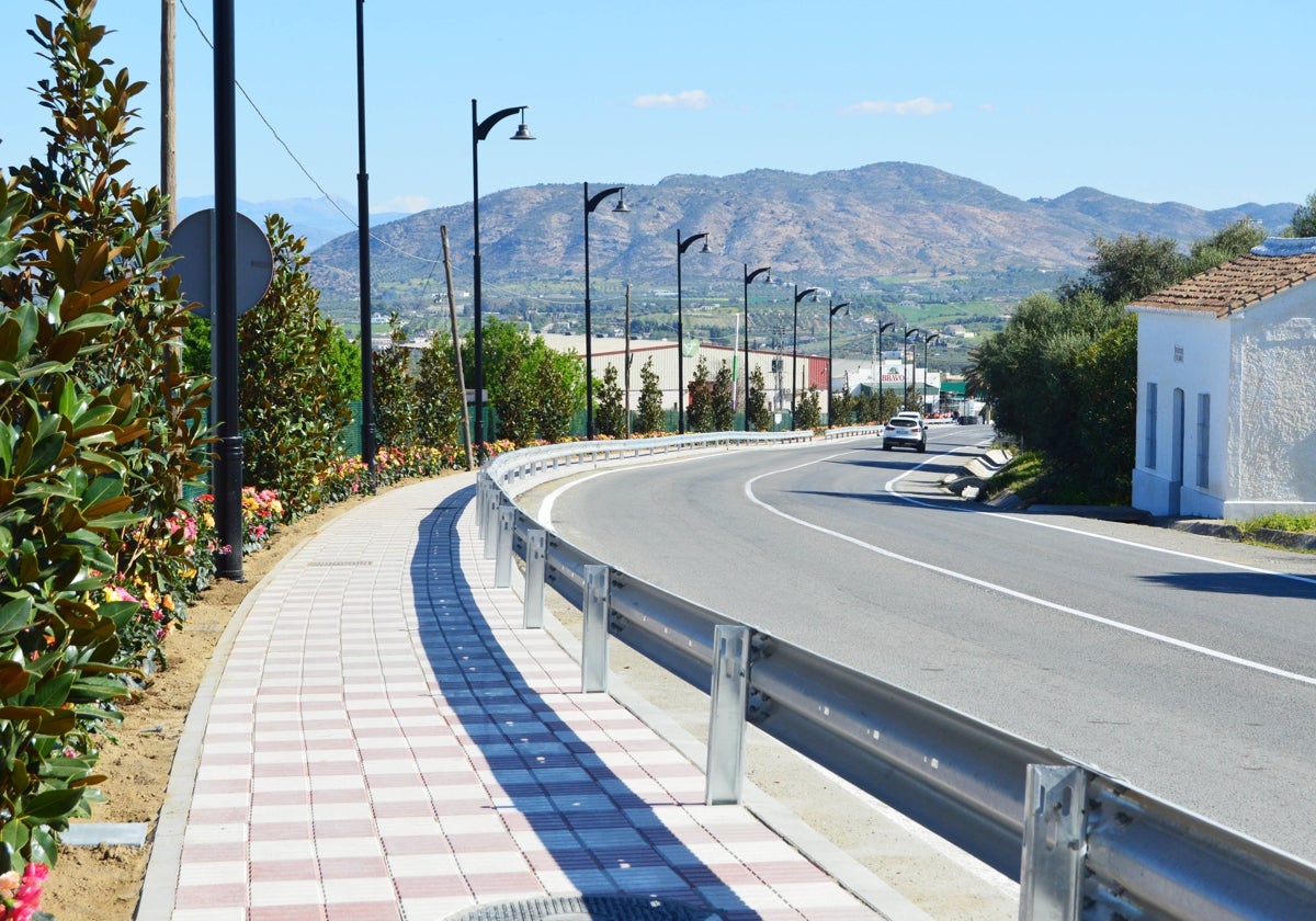 Nuevo acceso peatonal al campo de fútbol municipal.
