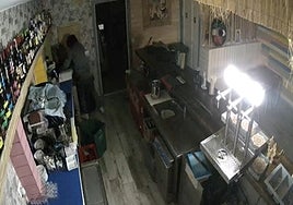 El ladrón, en el interior del establecimiento hostelero de Torre del Mar.