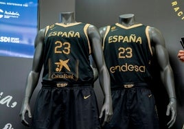 La selección estrenará en Málaga unas camisetas conmemorativas del centenario de la Federación Española.