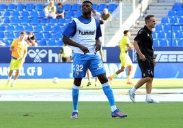 Moussa, en el calentamiento de su único partido jugado en la Liga con el Málaga, ante el Villarreal B.