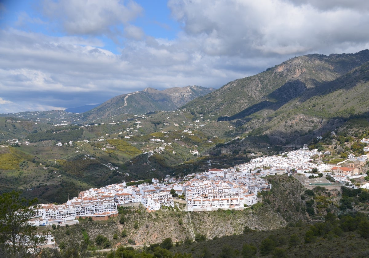 Vista panorámica del casco urbano de Frigiliana.