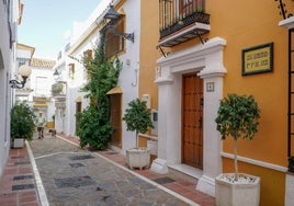 Casa Hermandad Nuestra Señora del Rocío en el centro de Marbella.