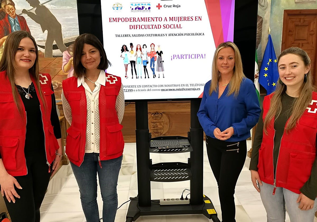 Acto de presentación del curso de Cruz Roja, este jueves en el salón de plenos rinconero.