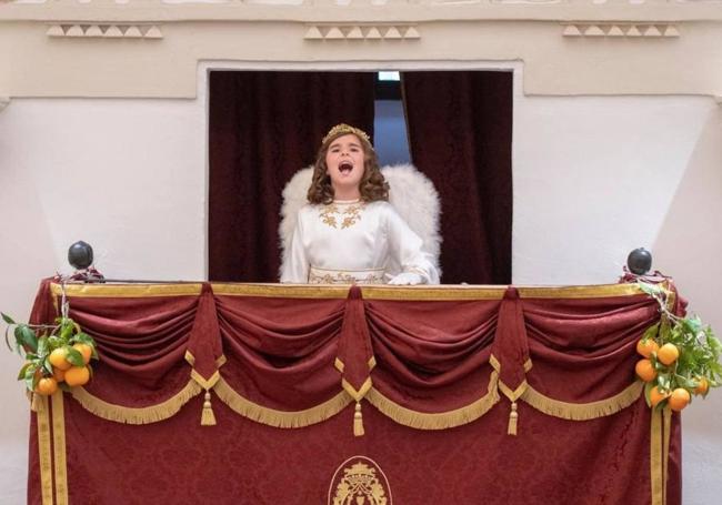 Niña cantando en la 'Embajá' del Ángel, en Archidona.