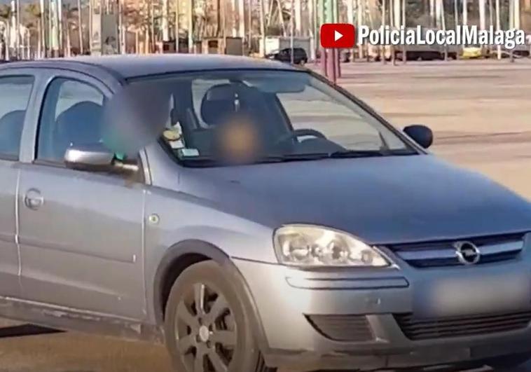 Fotograma donde se observa al menor al volante del coche.