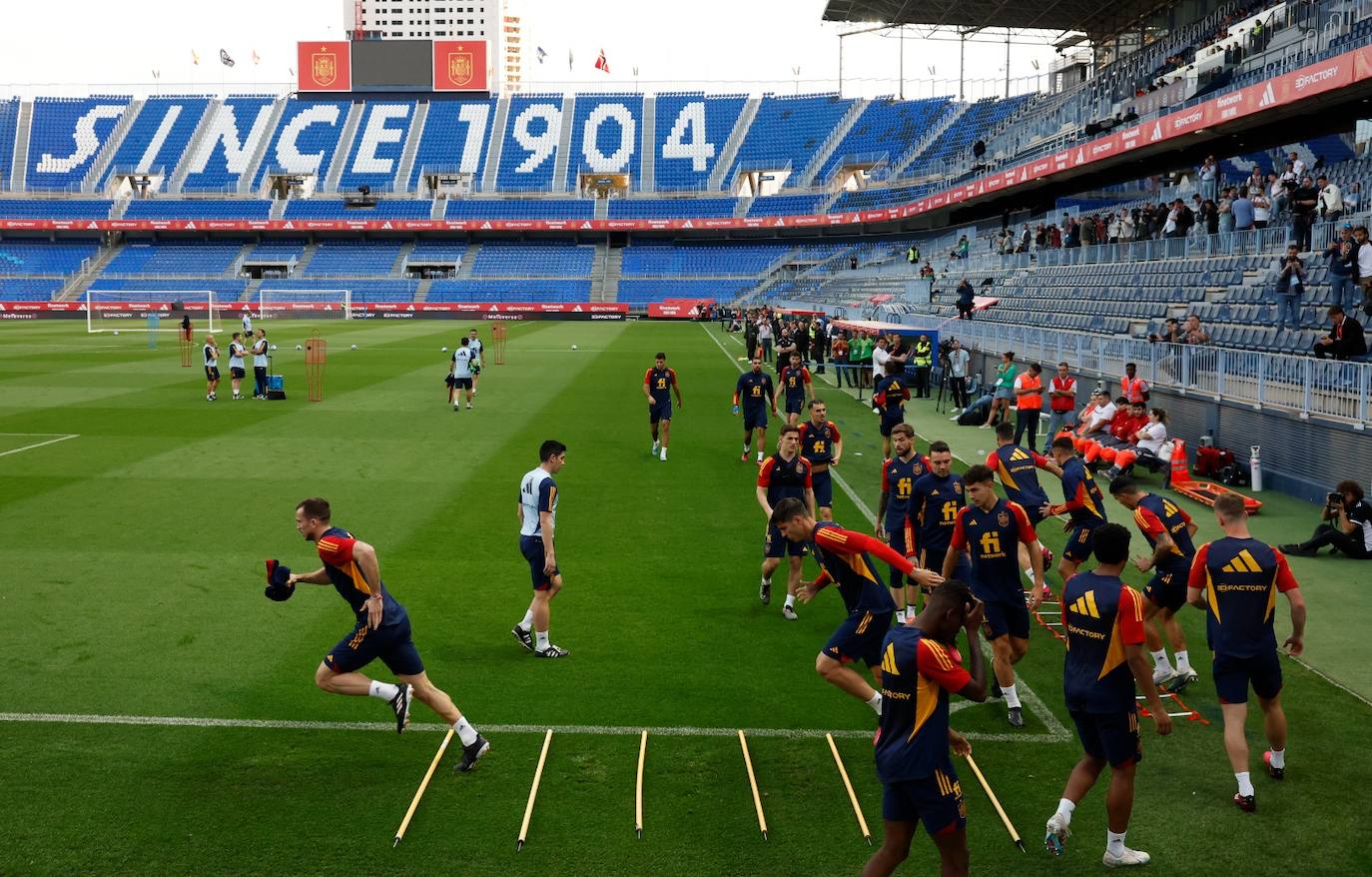 Entrenamiento de la selección española de fútbol en La Rosaleda