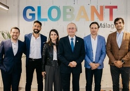 Los responsables de Globant, junto al alcalde y Susana Carillo, ayer en la inauguración de la nueva oficina.