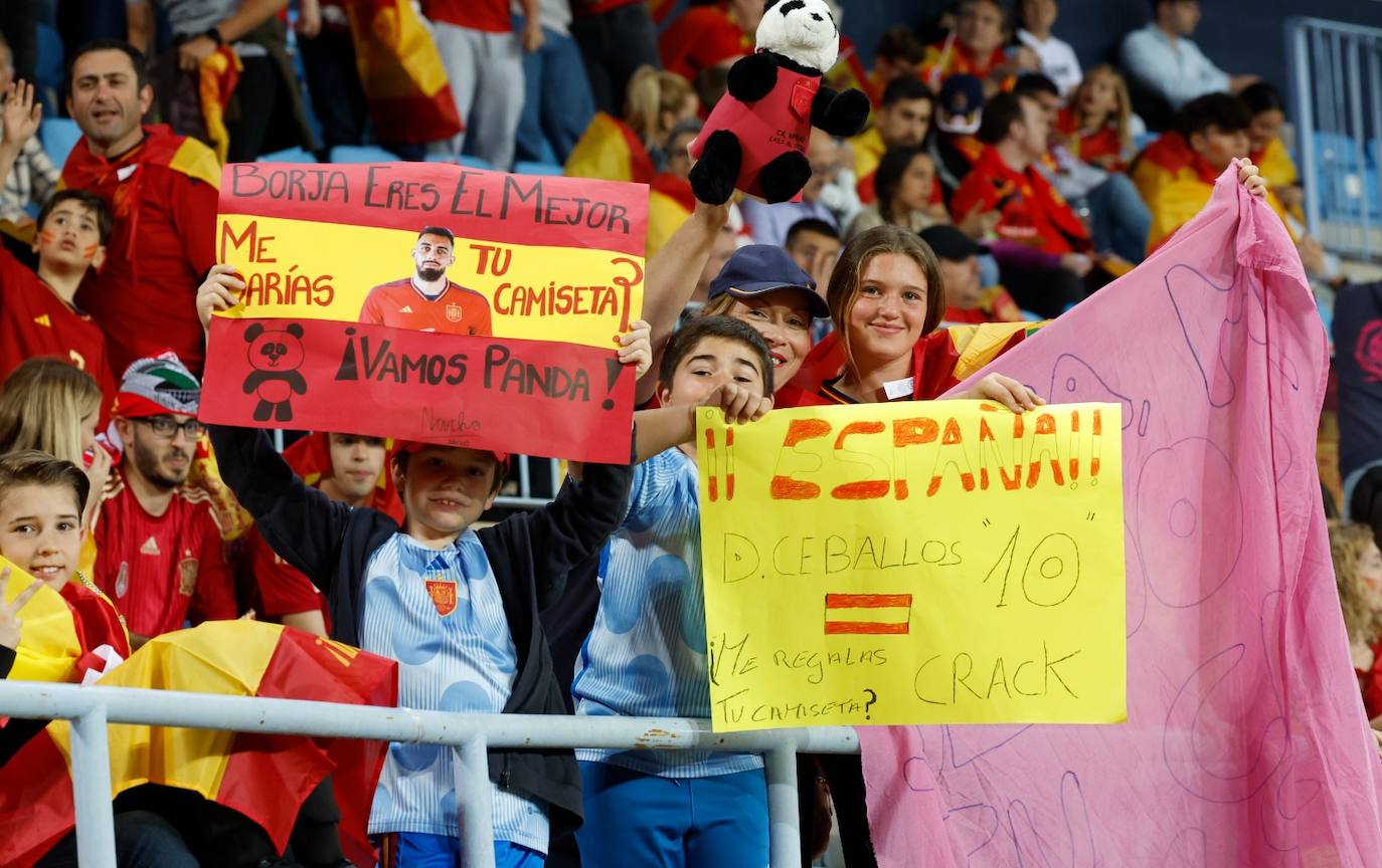 Lleno en La Rosaleda para ver a España