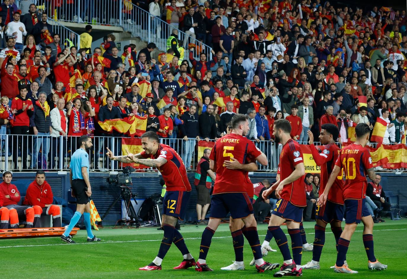 Lleno en La Rosaleda para ver a España