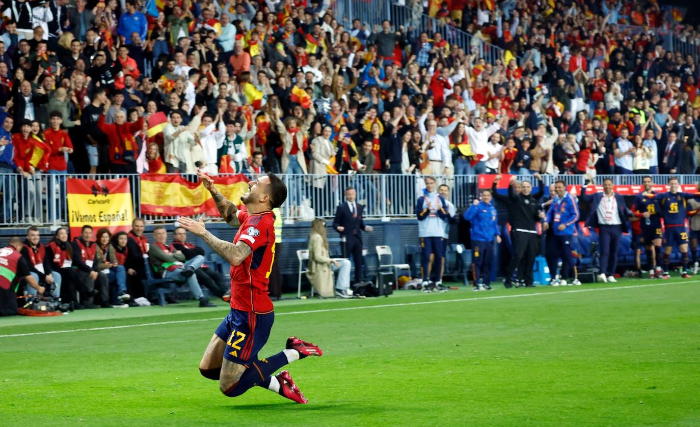 Lleno en La Rosaleda para ver a España