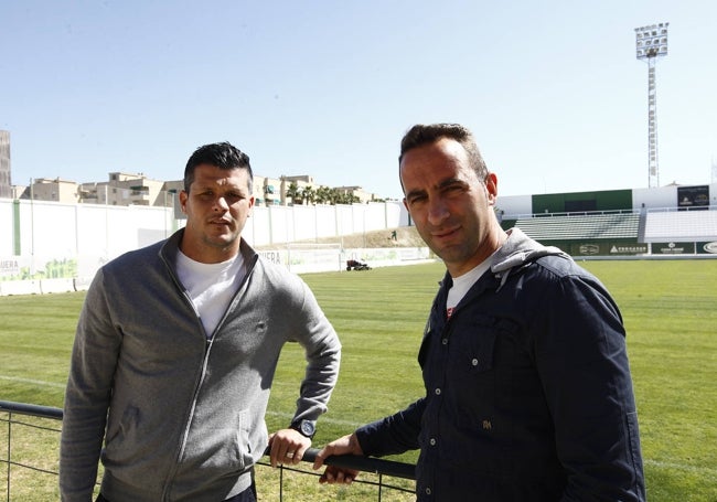 Silva y Alberto Aguilar, junto al césped de El Maulí.