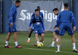 Rubén Castro, durante un rondo en un entrenamiento de la semana pasada.