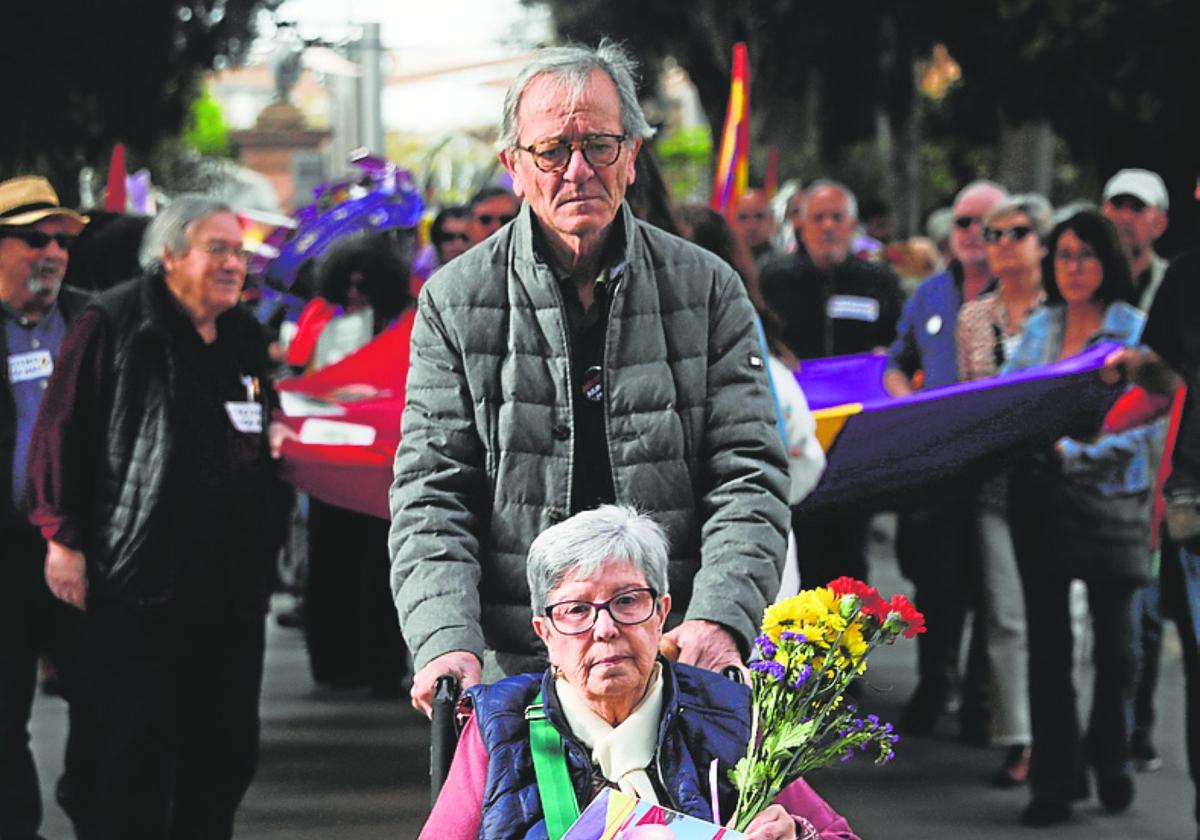 Concluye la inhumación de los restos de la mayor fosa común del franquismo