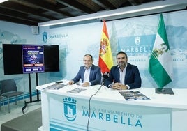 Ramón Gómez, organizador del Marbella Cup Soccer, y el concejal de Deportes, Manuel Cardeña.