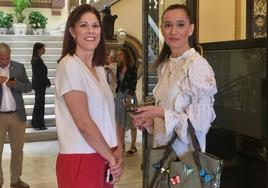 Noelia Losada y Elisa Pérez de Siles, en una foto de archivo al principio del mandato municipal cuando las relaciones eran más fluidas