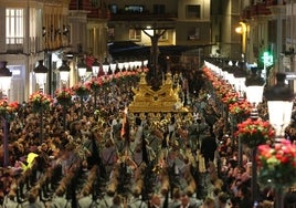 El Cristo de Mena por la calle Larios.