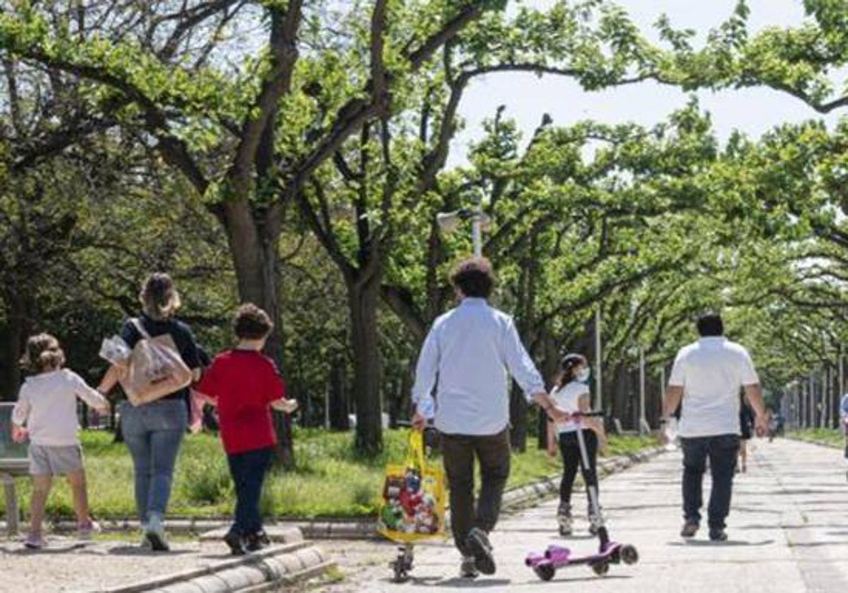 Las familias numerosas o monoparentales pueden pedir una ayuda de 1.000 euros en pago único por nacimiento o adopción de un hijo