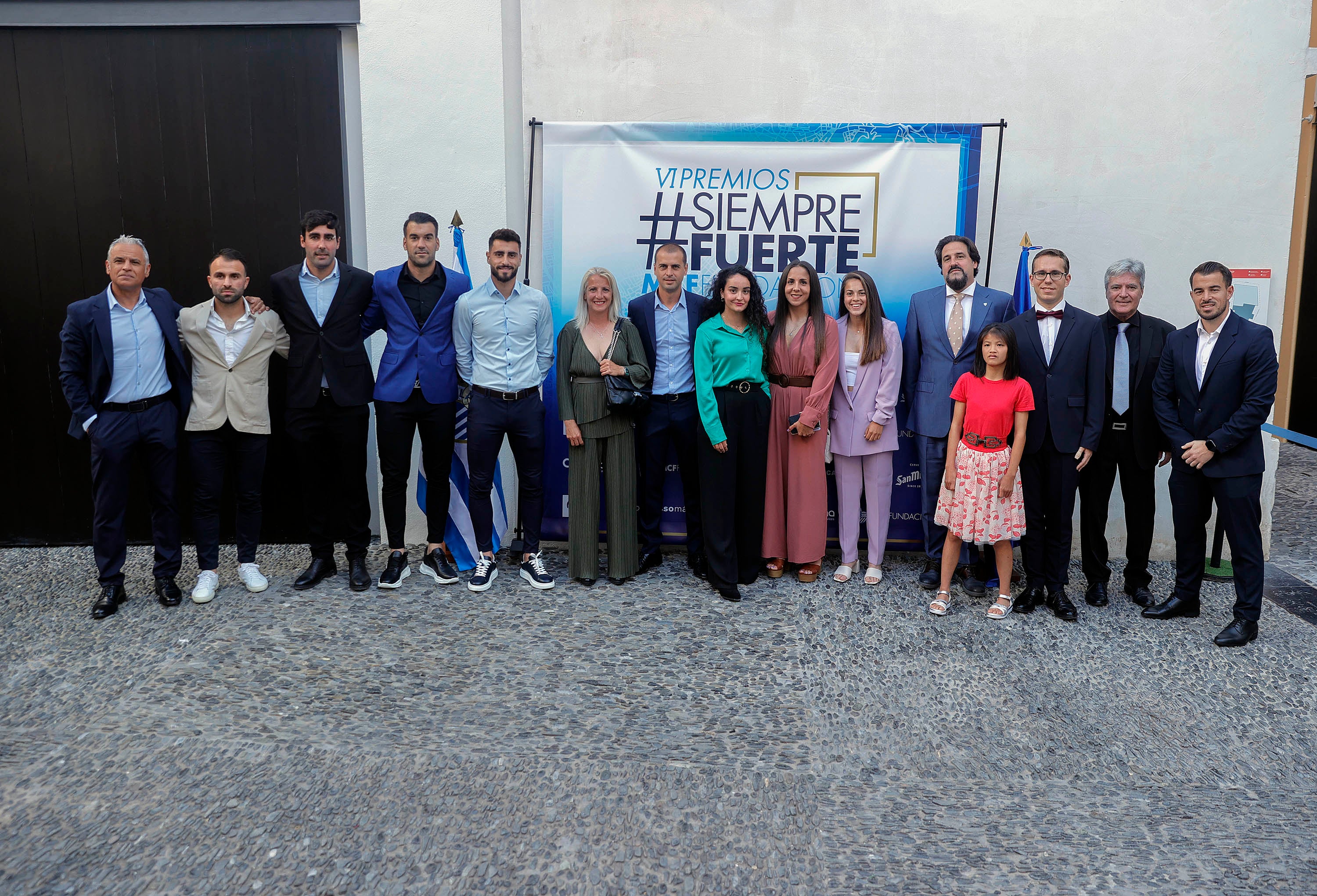 Representantes de los equipos masculino y femenino del Málaga en la gala de Premios 'Siempre Fuerte'.