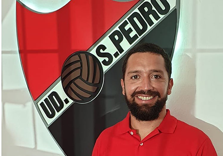 Iturra, en su etapa al frente de un juvenil del San Pedro.