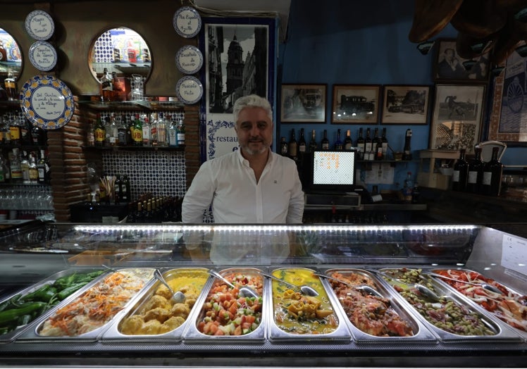 Variedad de tapas en la barra de El Chinitas.