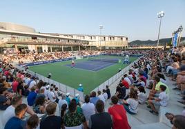 Imagen de la pista central del centro deportivo de Rafa Nadal en Manacor durante el desarrollo de un torneo.