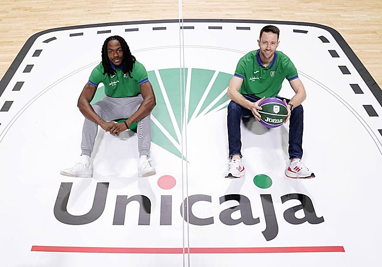 Kendrick Perry y Tyler Kalinoski, en el círculo central de la pista.