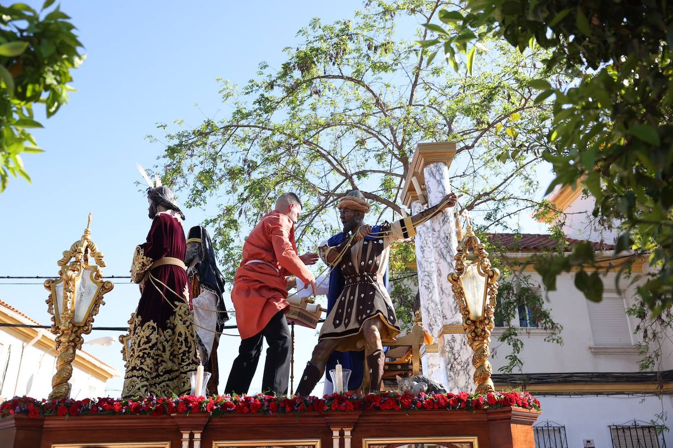 Un sayón del grupo escultórico de Padre Jesús de la Verdad tuvo que ser retirado al inicio de la procesión