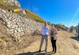 El nuevo acceso peatonal a la playa de Carvajal estará listo a finales de abril