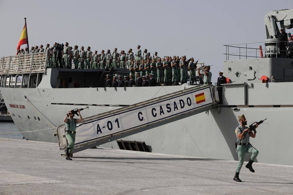 Las mejores fotos del desembarco de la Legión y del traslado del Cristo de Mena