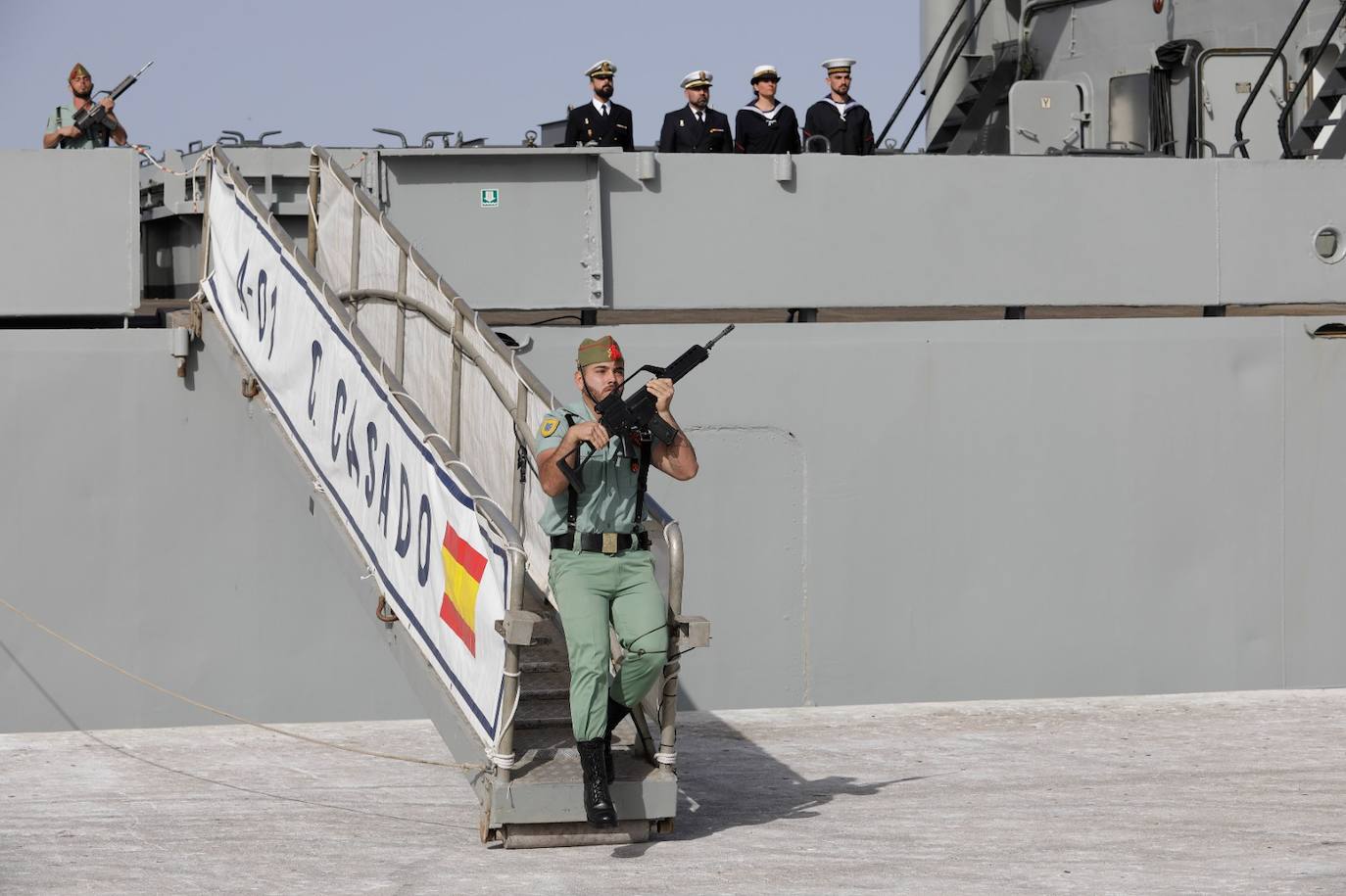 Las mejores fotos del desembarco de la Legión y del traslado del Cristo de Mena