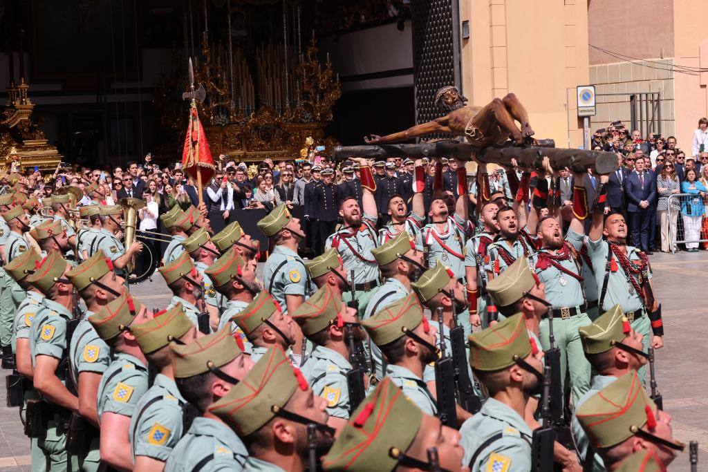 Las mejores fotos del desembarco de la Legión y del traslado del Cristo de Mena