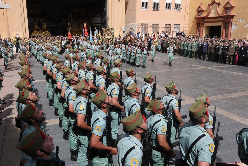 Las mejores fotos del desembarco de la Legión y del traslado del Cristo de Mena