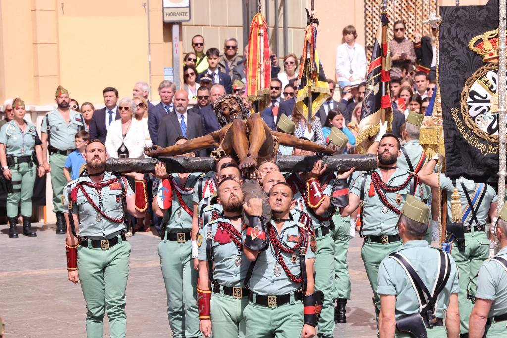 Las mejores fotos del desembarco de la Legión y del traslado del Cristo de Mena