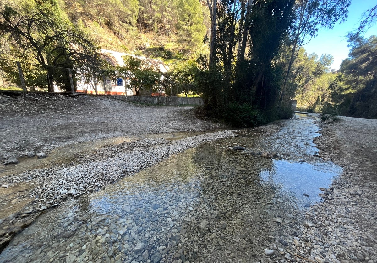 Imagen del caudal del río en el inicio de esta primavera a la altura de la tercera fábrica de la luz.