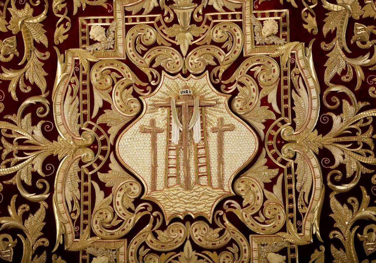 Detalle de la gloria del techo de palio de la Virgen del Monte Calvario.