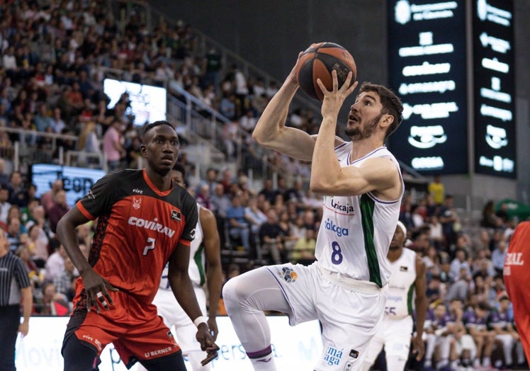 Una penetración de Brizuela ante la mirada de Niang.