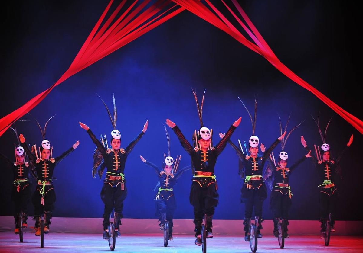 Gran circo acrobático de China.