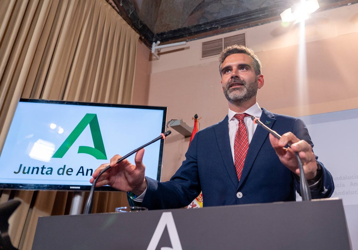 Ramón Fernández-Pacheco, portavoz del Gobierno andaluz, en su comparecencia de este martes.